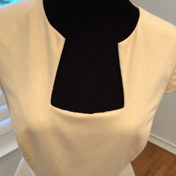 Off-white peplum dress with keyhole - Picture 3 of 6